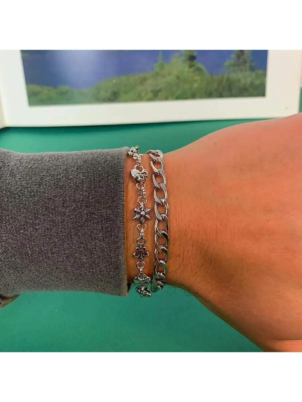 Simple Stainless steel Y2k 2000s style Cuban Link Bracelet. 9 inches length.